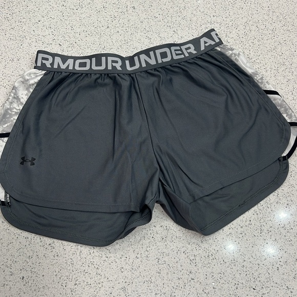 Under Armour Athletic Shorts - Picture 2 of 5